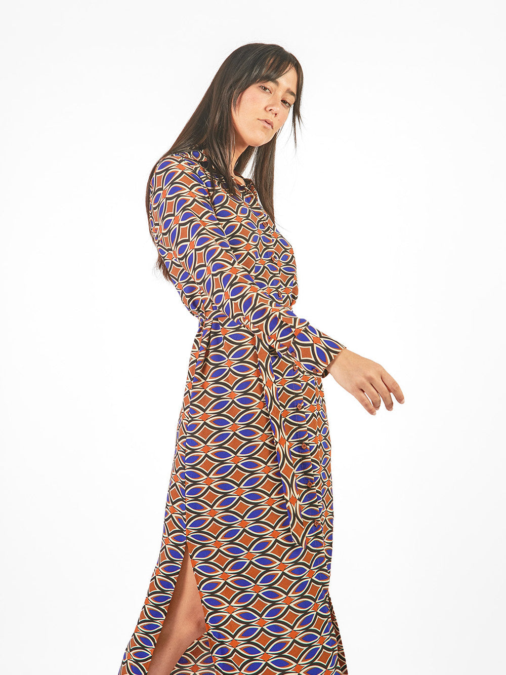 Vestido maxi camisero estampado geométrico lazo cinturón