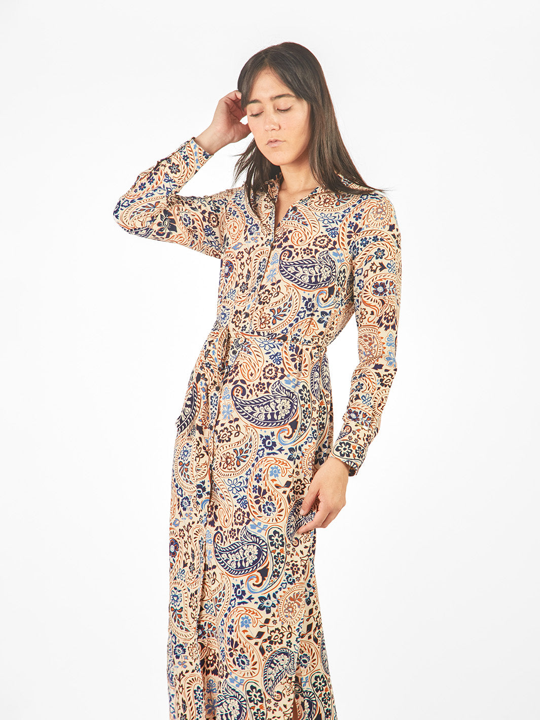 Vestido maxi camisero estampado geométrico lazo cinturón