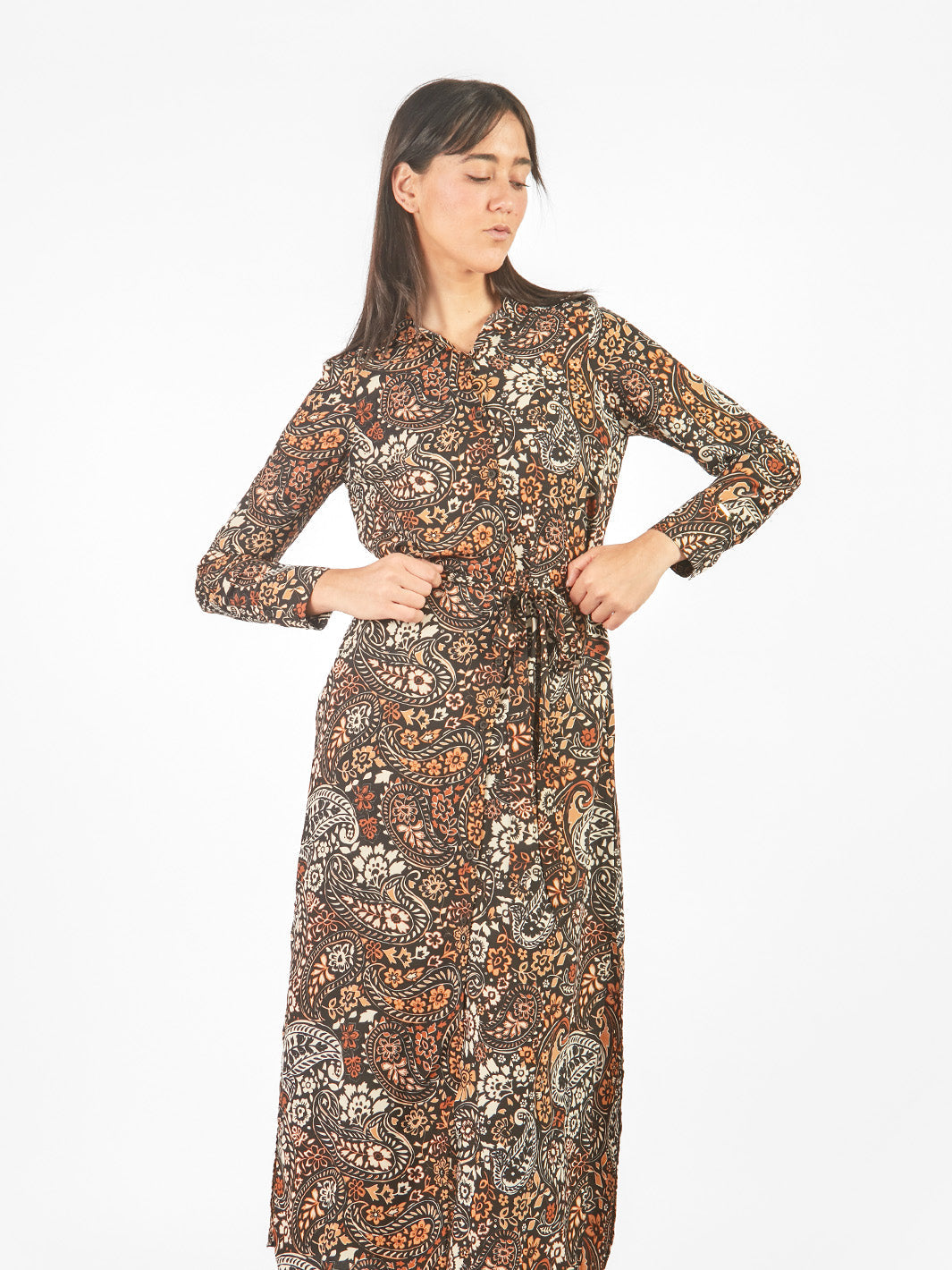 Vestido maxi camisero estampado geométrico lazo cinturón