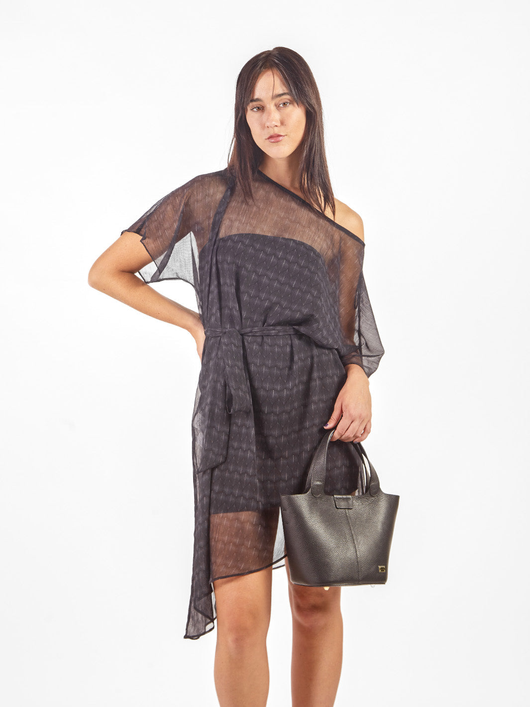 Vestido asimétrico con lazo