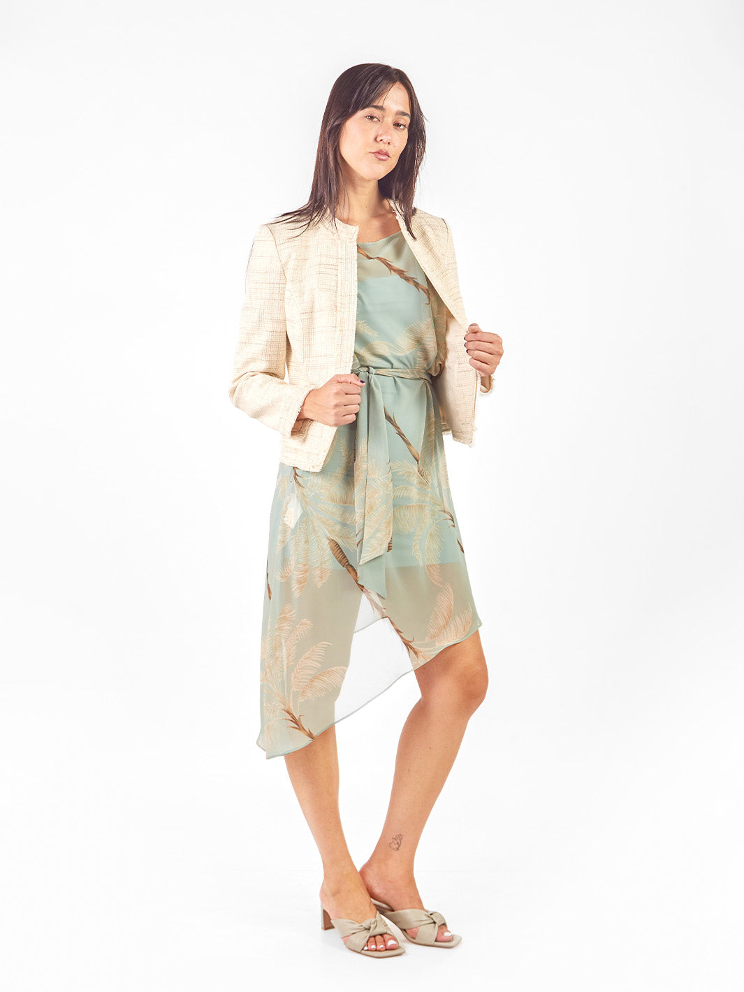 Vestido asimétrico con lazo