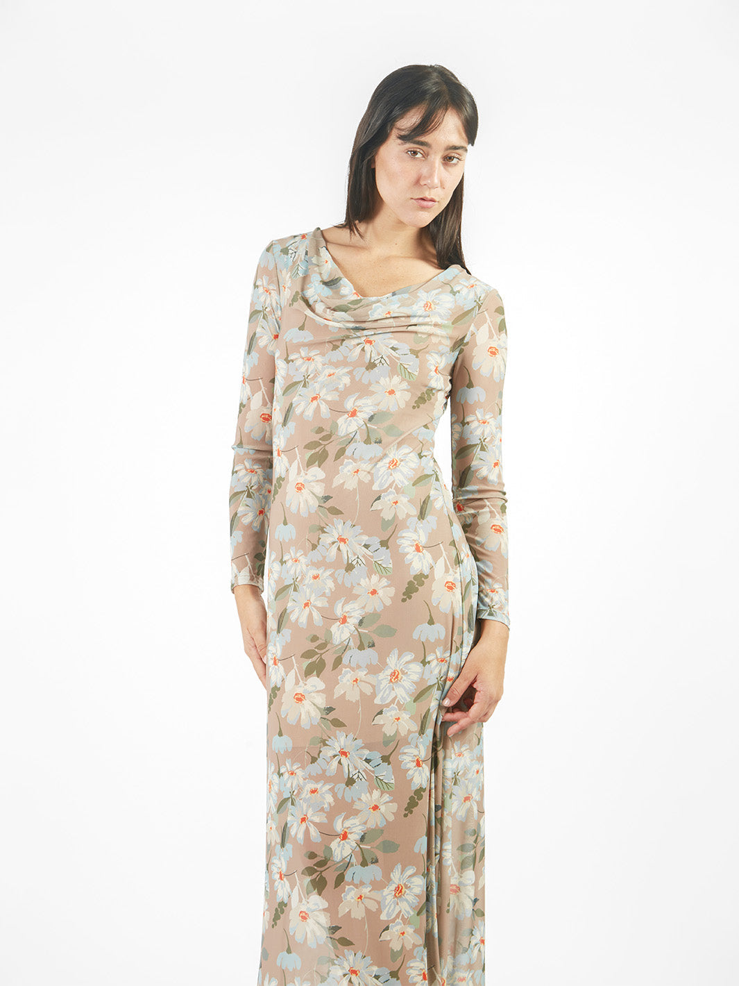 Vestido maxi de mesh con escote caída de agua