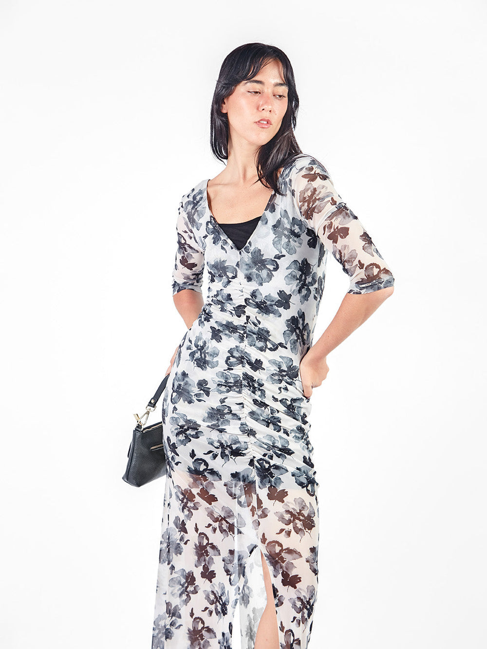 Vestido mesh manga 3/4 con escote en V y corrugado