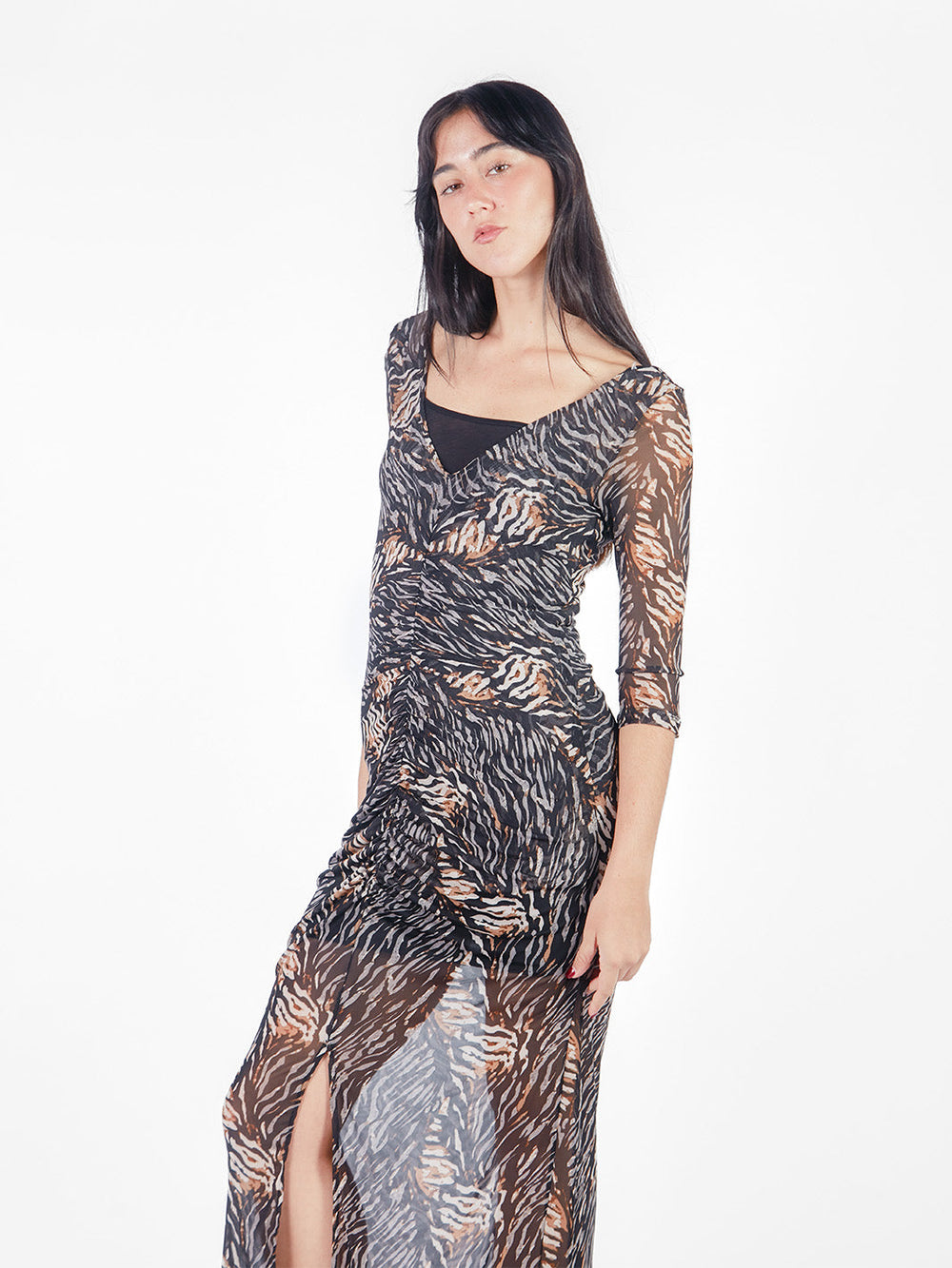 Vestido mesh manga 3/4 con escote en V y corrugado