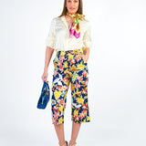TINA - CAPRI CON ESTAMPADO FLORAL AZUL
