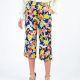 TINA - CAPRI CON ESTAMPADO FLORAL AZUL