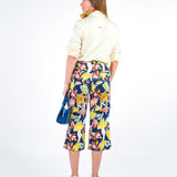 TINA - CAPRI CON ESTAMPADO FLORAL AZUL