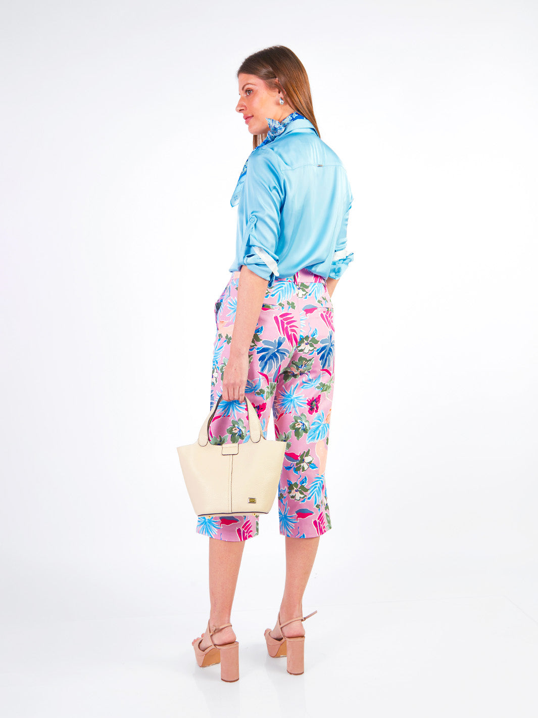 TINA - CAPRI CON ESTAMPADO FLORAL