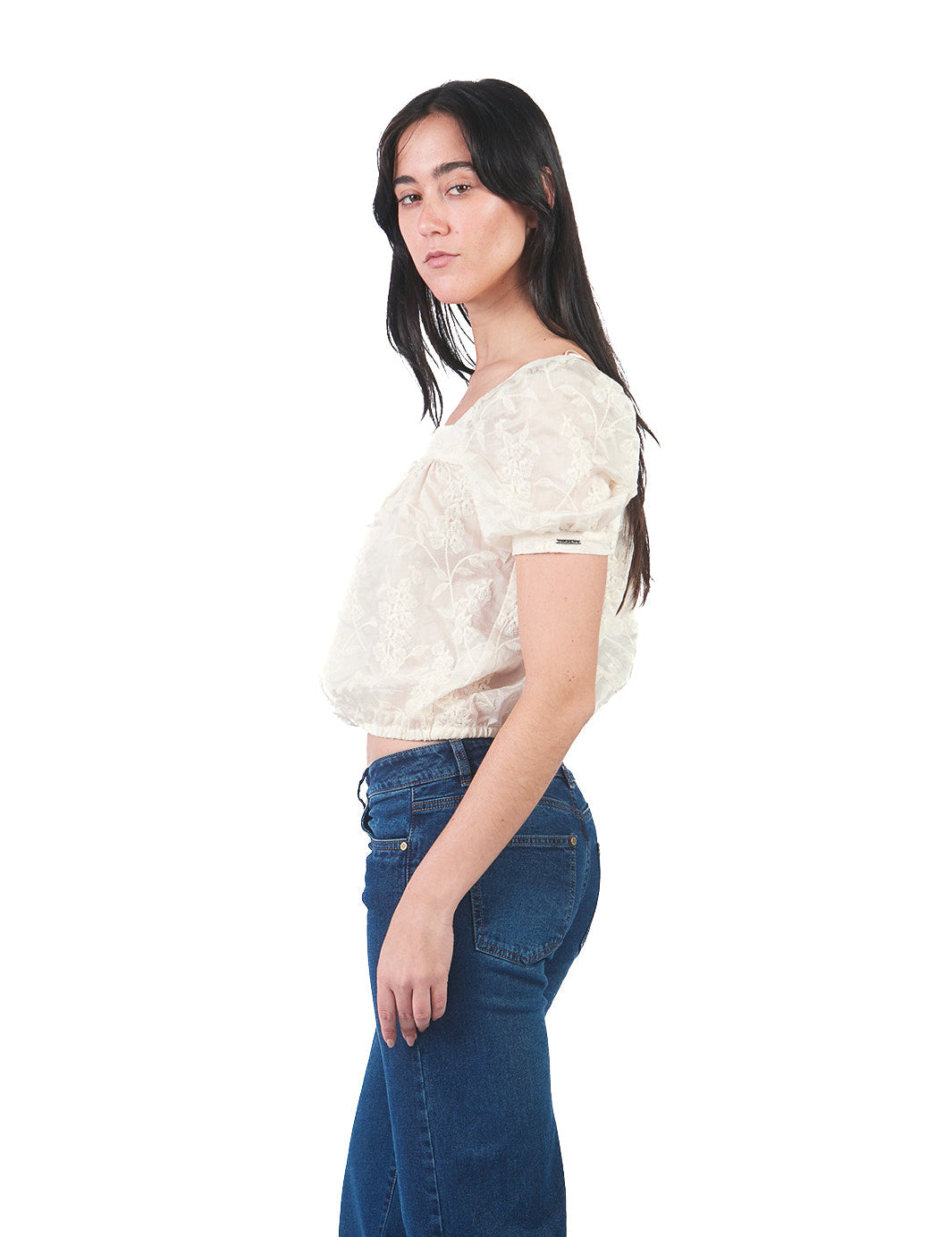 Blusa manga corta de escote cuadrado de tela bordada