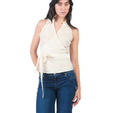 Blusa manga cero de cuello camisero envolvente de tela bordada HUESO
