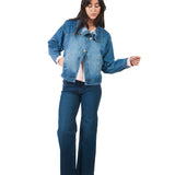Casaca denim de cuello alto cruzado