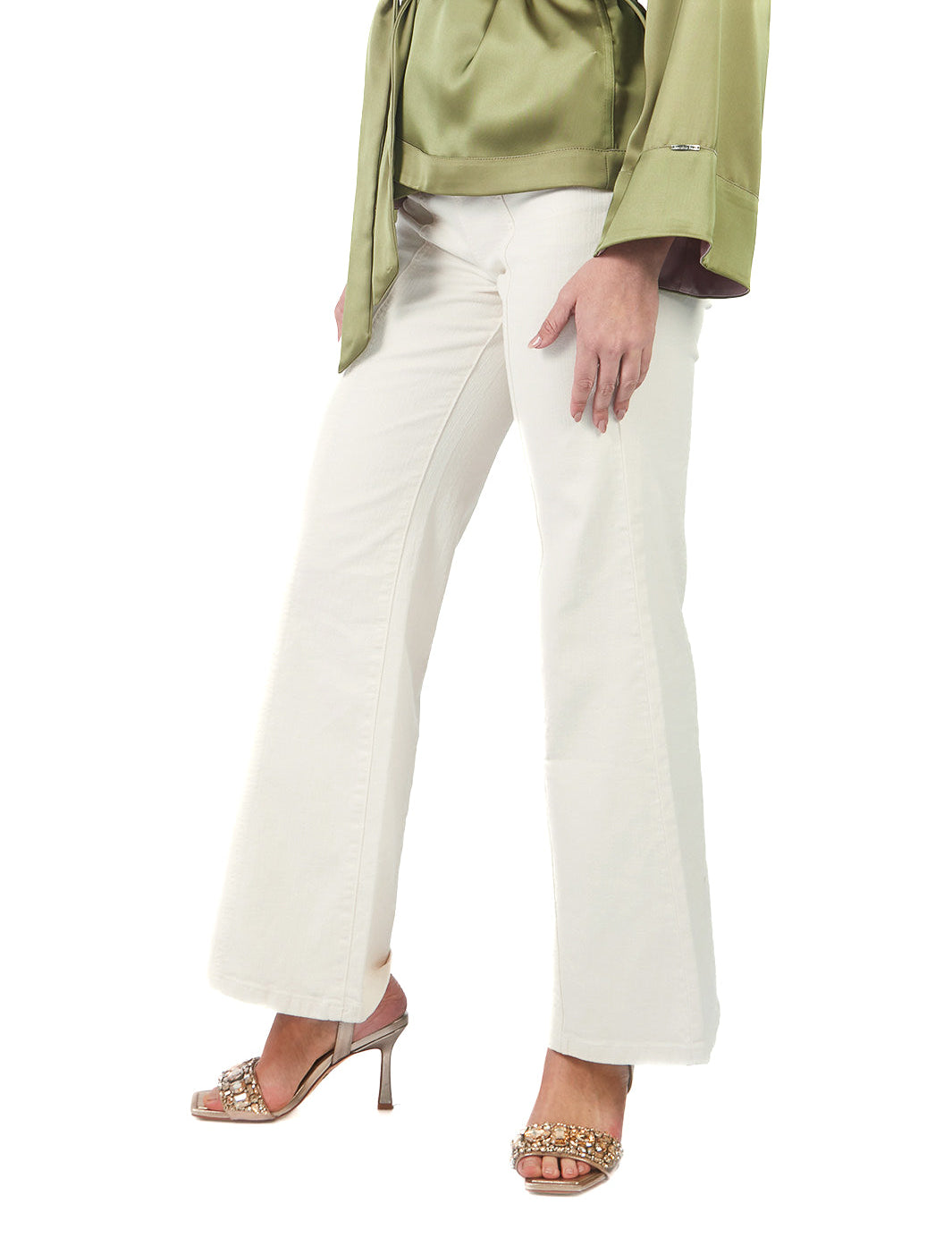 Pantalón jean con corte delantero CREMA